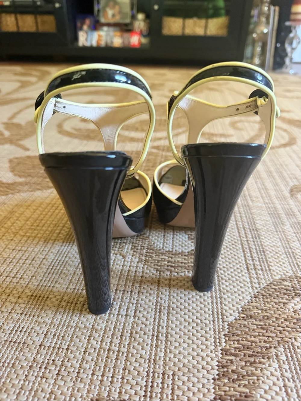 PRADA Black Patent Leather Platform Heels w/Cream Piping, size 9, euro 41